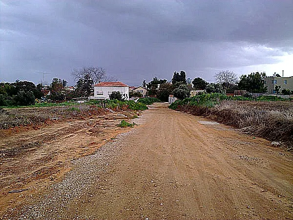 דרך עפר מהודקת בשלב הכנת השטח לעבודות פיתוח